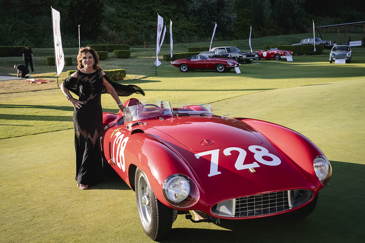 Pri-con-Ferrari-212LM